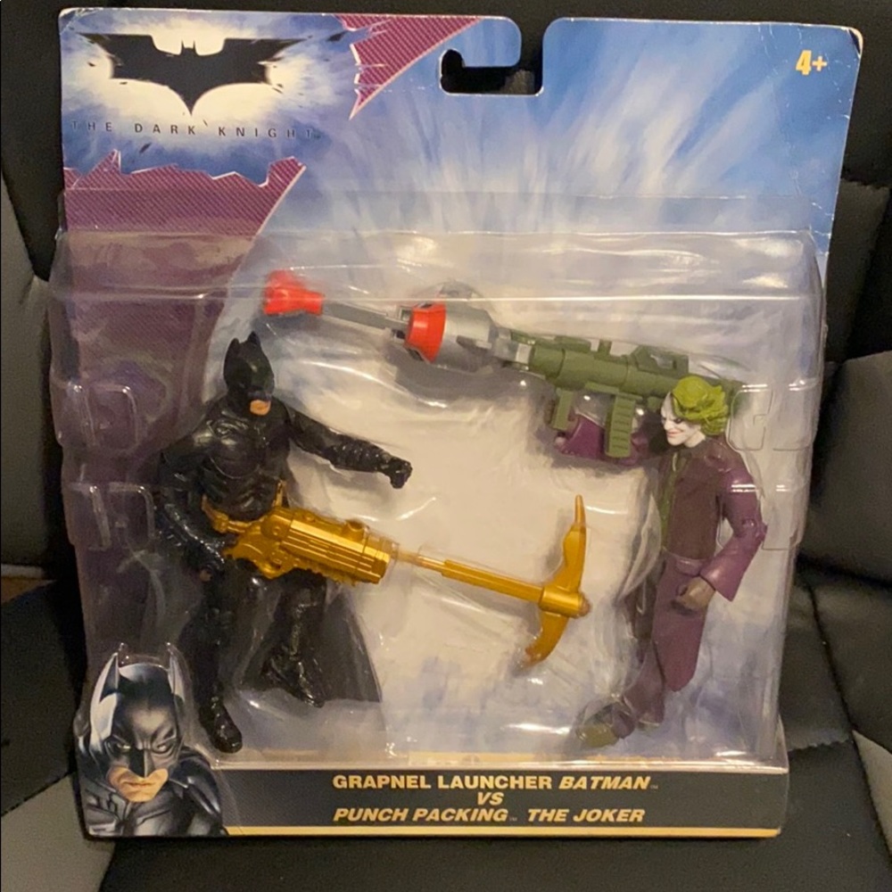 The Dark Knight: Batman VS The Joker Action Figure
